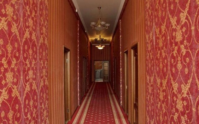 Holiday Hotel