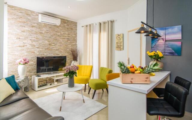 Charming house on the beach and Deluxe Apartment