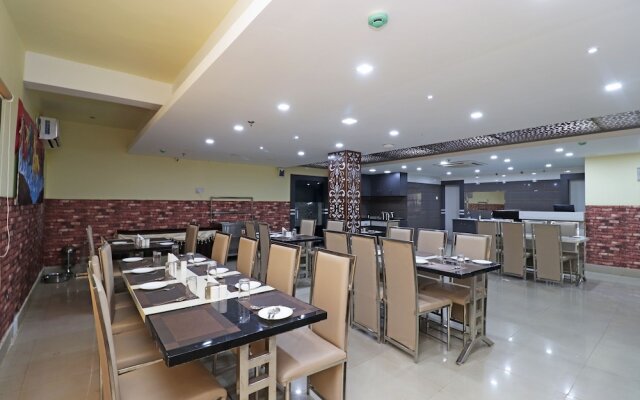 Capital O 30565 Pabitra Royal Regency
