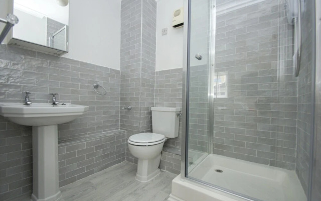 Portside Apartment Parking by Brighton Holiday Lets