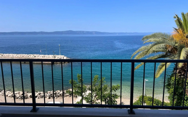 Beachfront Comfort Apartments Sinajko