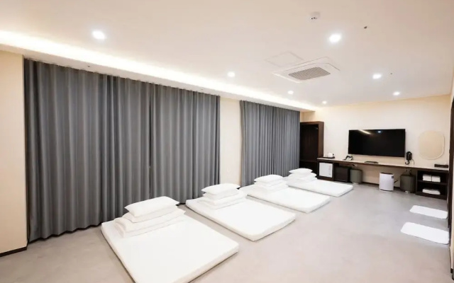 Vavant Tourist Hotel
