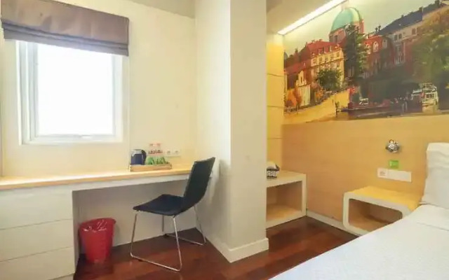 Life Hotel Stasiun Kota Surabaya