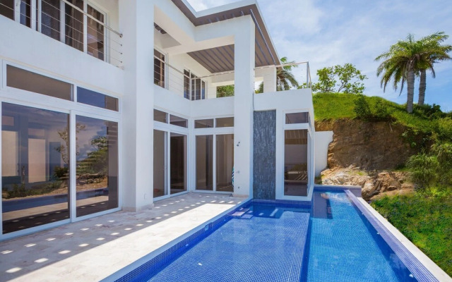 Casa de Cristal House 4 Bedrooms 3.5 Bathrooms Home