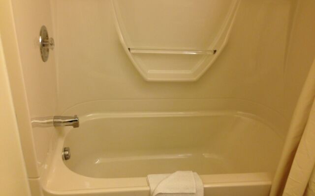 Petawawa River Inn and Suites