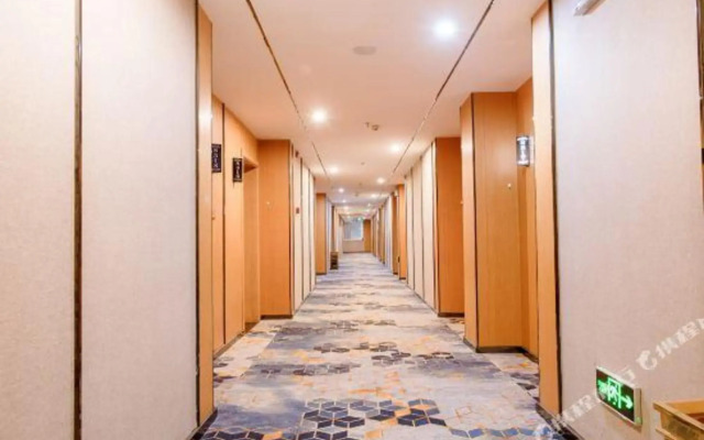 No.99 Holiday Hotel (Yinchuan Baohu Park)