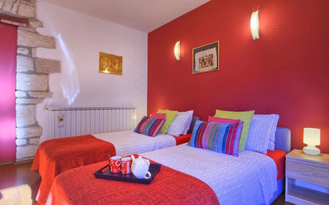 Top Center Apartment