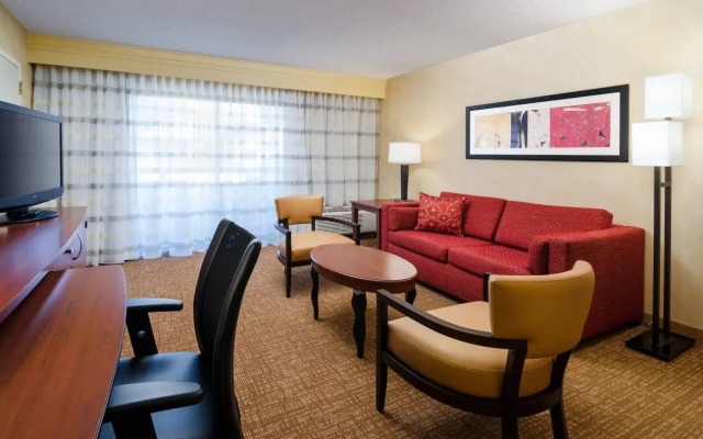 Courtyard by Marriott Fresno
