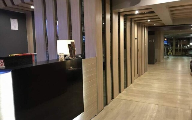 RedDoorz Premium Coco Hotel