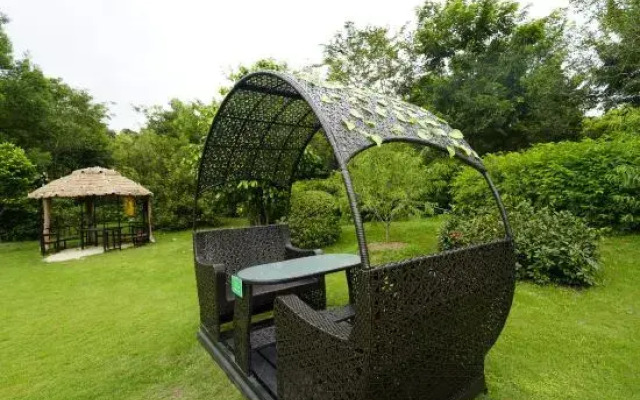 Xinyinzhan Hot Spring Holiday Resort