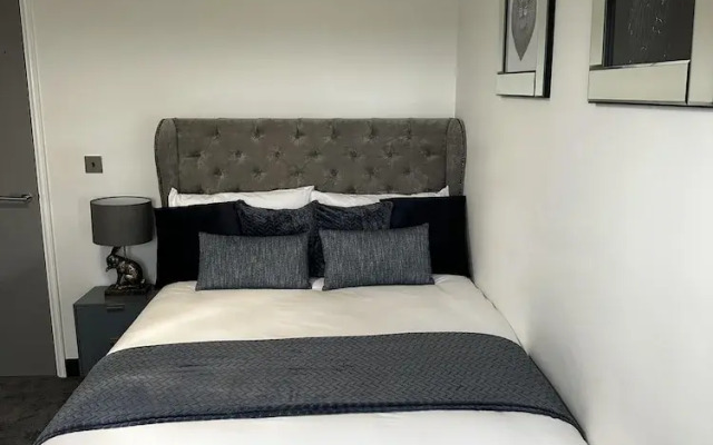 Luxurious two Bedrooms Apartment Slough