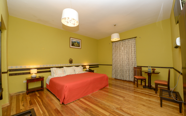 Yabar Hotel Plaza