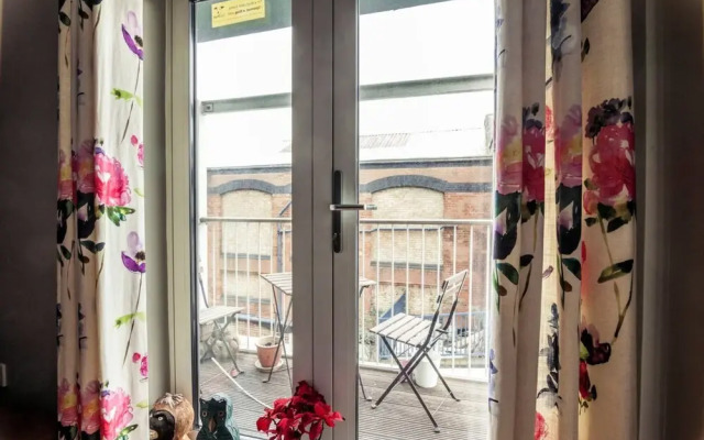 Charming 2 Bedroom Flat With Balcony in Shoreditch
