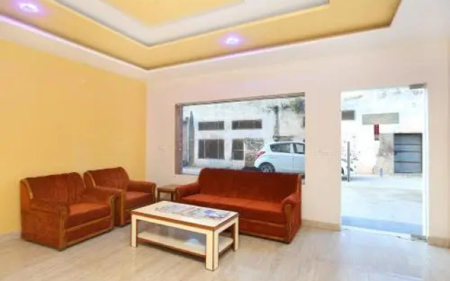OYO 22238 Hotel Baaz