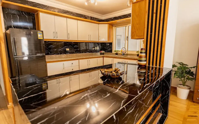 Oak Orchid Opulent 2 BR Apartment with Walk-in Closet