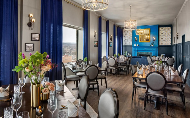 Landmark Inn