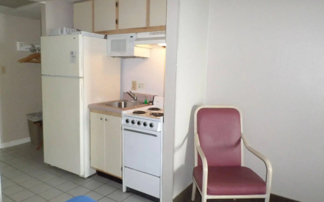 Tropical Seas Hotel