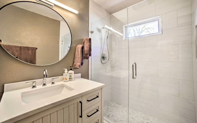 Modern Reno Abode Near Parks & Midtown!