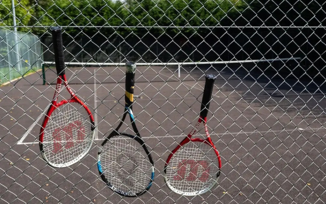 Gildridge Estat Large Group Tennis Court