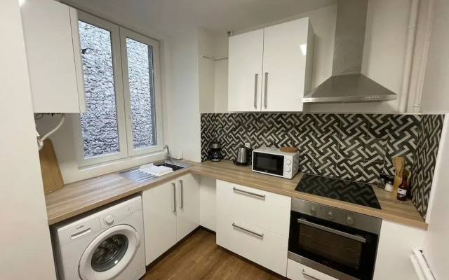 L Tape R Moise Hypercentre Sub