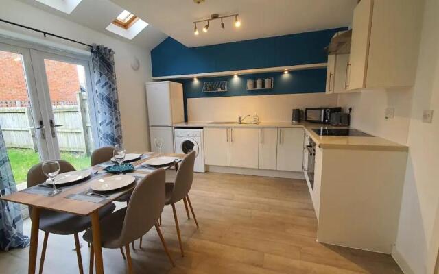 Rest&Recharge @ Robert Hall House by MediaCity (3-Bedroom, 2.5 Bathrooms, Free Parking)