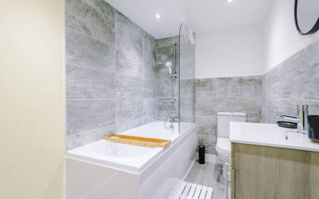 Old Trafford Two-bedroom Stay by Belvilla