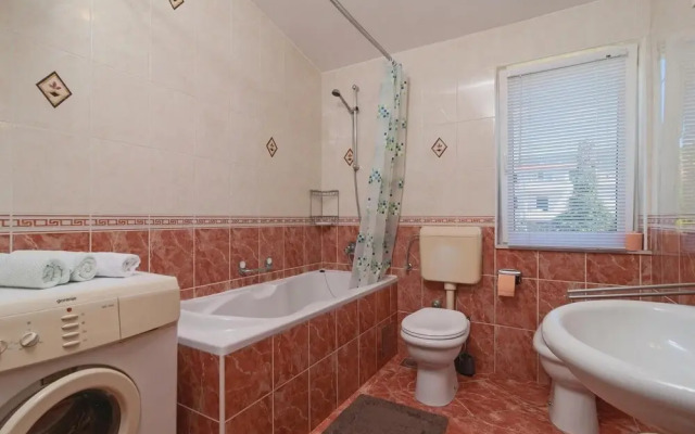 Awesome Home in Kastel Stari With Wifi and 3 Bedrooms