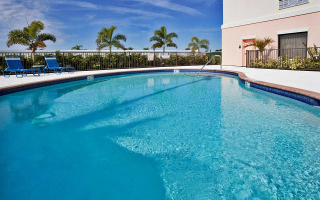 Holiday Inn Express Hotel & Suites Lake Okeechobee by IHG