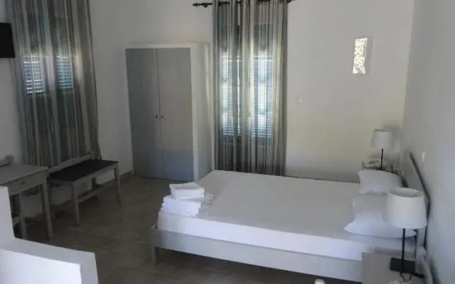 Lianos Hotel & Apartments