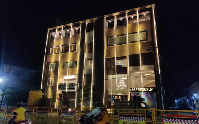 OYO 14759 Hotel President