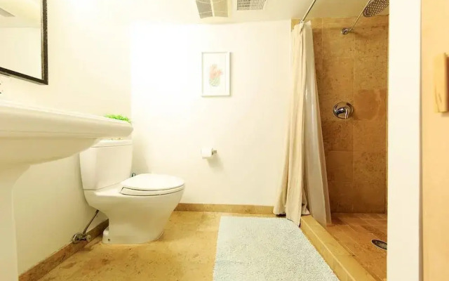 Argyle Basement Elegant 1 BR and Sofabed
