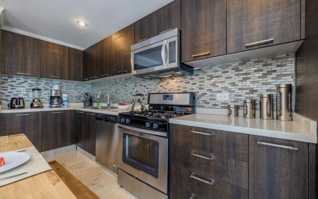 Unique 2BR Penthouse w Privaterooftop Palmbeach