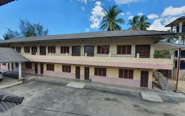 Redzwan's Beach Resort by OYO Rooms