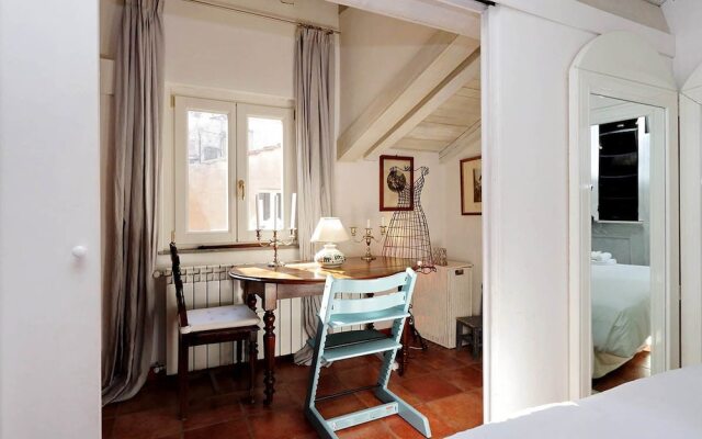 Pantheon Charming Penthouse