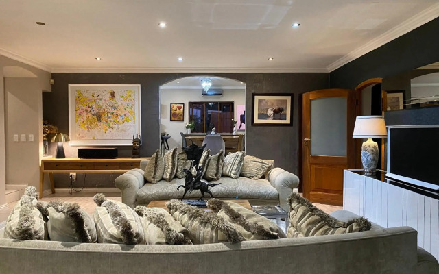 The Ridgeback, 4 Bedroom House Bryanston