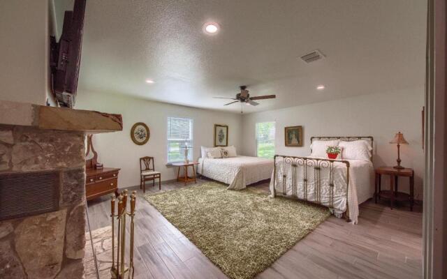 Down River Haus Ld 727 Home