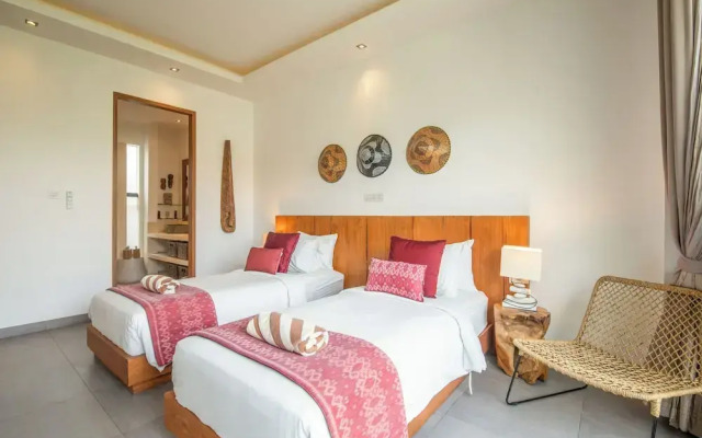 Luxury 4BR Haven, Steps to Canggu's Beach Elegance