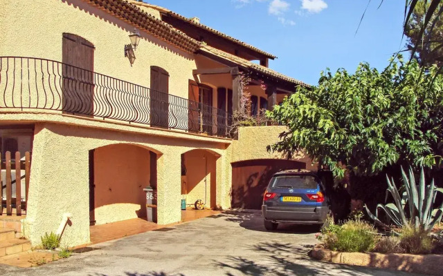 Apartment With 2 Bedrooms in Cavalaire-sur-mer, With Enclosed Garden -