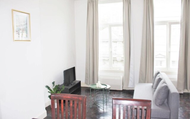 Saint Pauls Suite 35