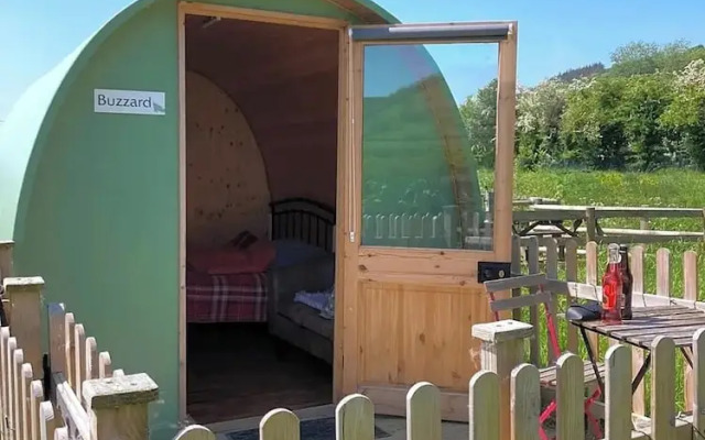 Green Dragon and Kitchen Pod - Sleeps 2 & Parking