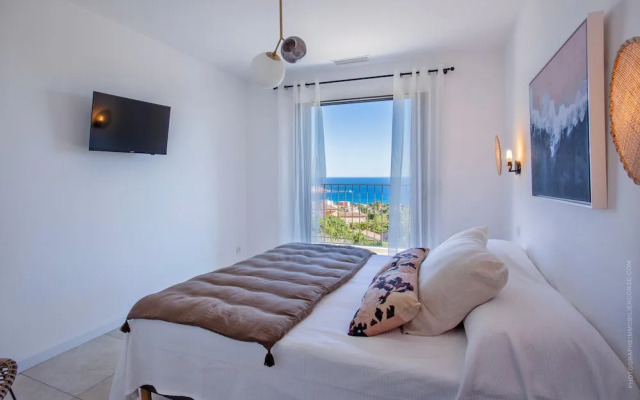 Superb Villa With Pool and sea View