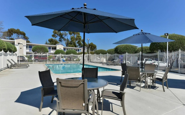 Motel 6-Vista, CA