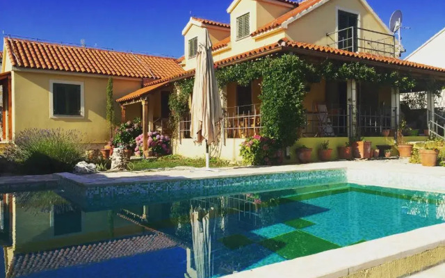 Tuscan Style Villa Kolačje With Pool