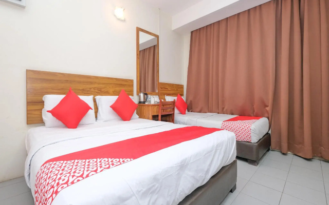 OYO 89877 Sun Triang Hotel
