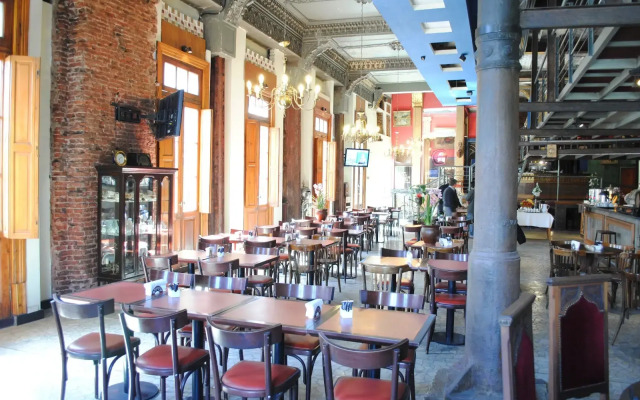 La Fresque Hotel