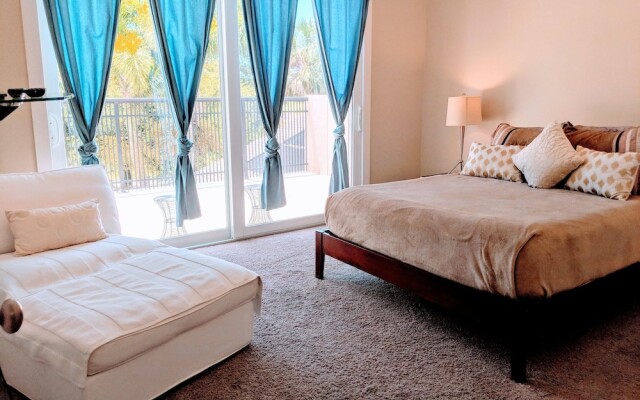 Palm River Estate - Five Bedroom Home