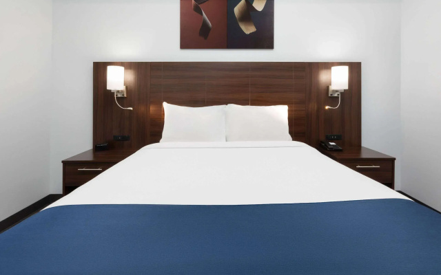 Travelodge by Wyndham Cochrane Ontario