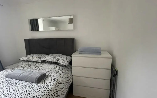 Modern 2 bed Apartment With sea Views