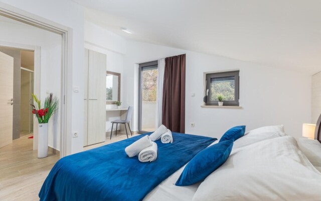 Amazing Home in Pjescana Uvala With Wifi and 2 Bedrooms