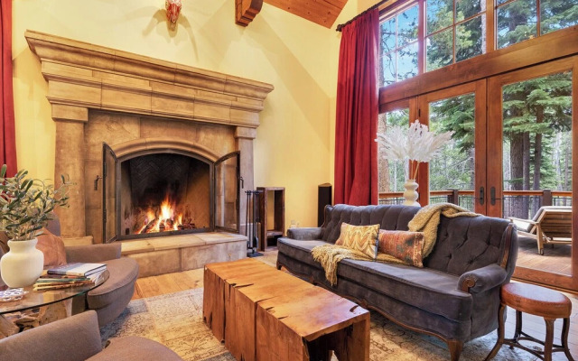 Star Haven Retreat 5 BDR Stunner!